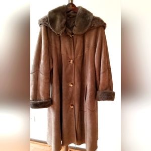 Turkish made women's Shearling Hooded Coat. Medium Size, Beige, made by Neucci